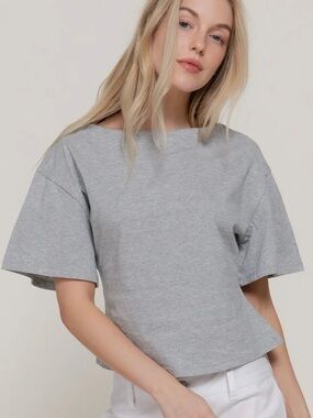 A322. Gray Short Sleeve Boat Neck Defined
Silhouette Cotton Knit Top